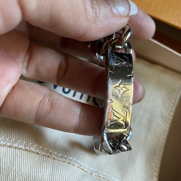 Louis Vuitton SS bracelet w original box only - Picture 4 of 16